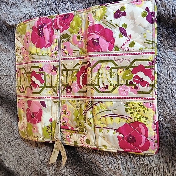 Vera Bradley 4 Piece Set - wallet, jewelry case, purse - great used condition - Picture 14 of 17